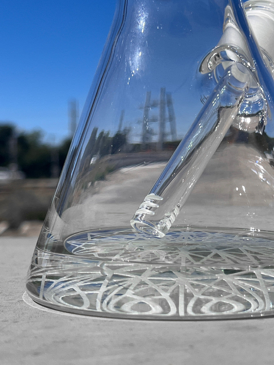 16" Encore Thick Beaker with Color Deep Etch Sand Blast Bong Water Pipe Close up on stem